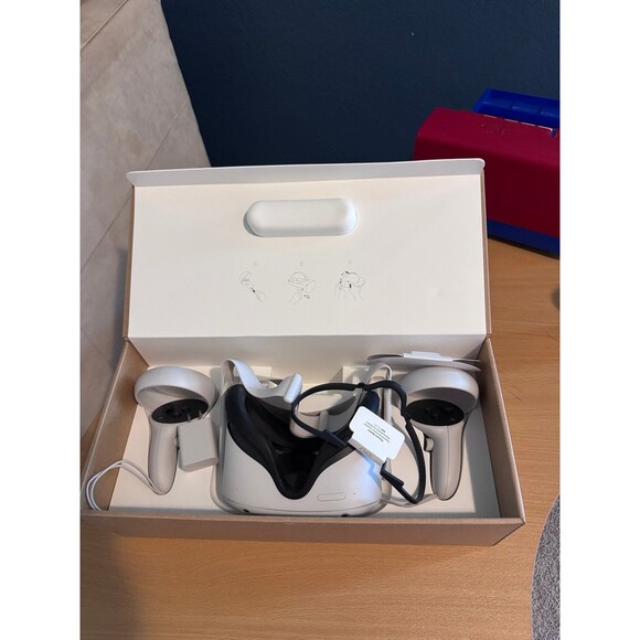 Oculus Quest 2, 128 GB, Used with glasses spacer - Picture 1 of 1